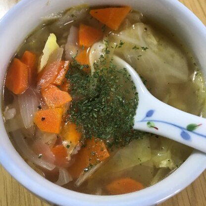 水切りヨーグルトで余ったホエーで作りました。スープに入れると、大量消費できるのが嬉しいです。ホエーの甘酸っぱい風味で、コク深く仕上がりました。